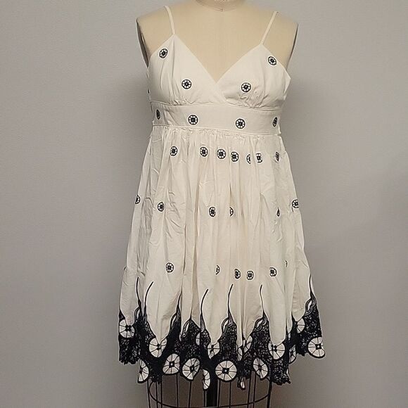 Club Monaco embroidered dress, size 6 - Picture 1 of 4